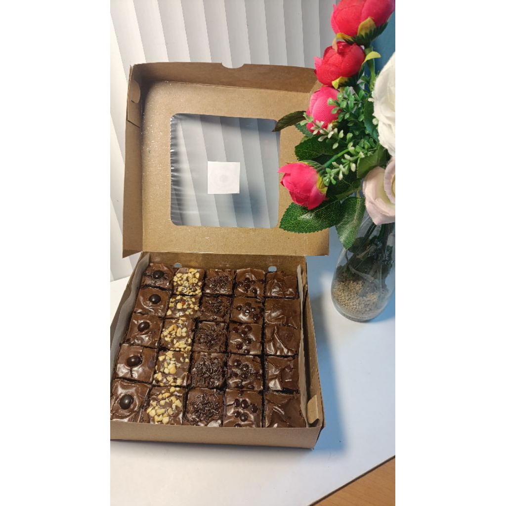 

Fudgy brownies box large