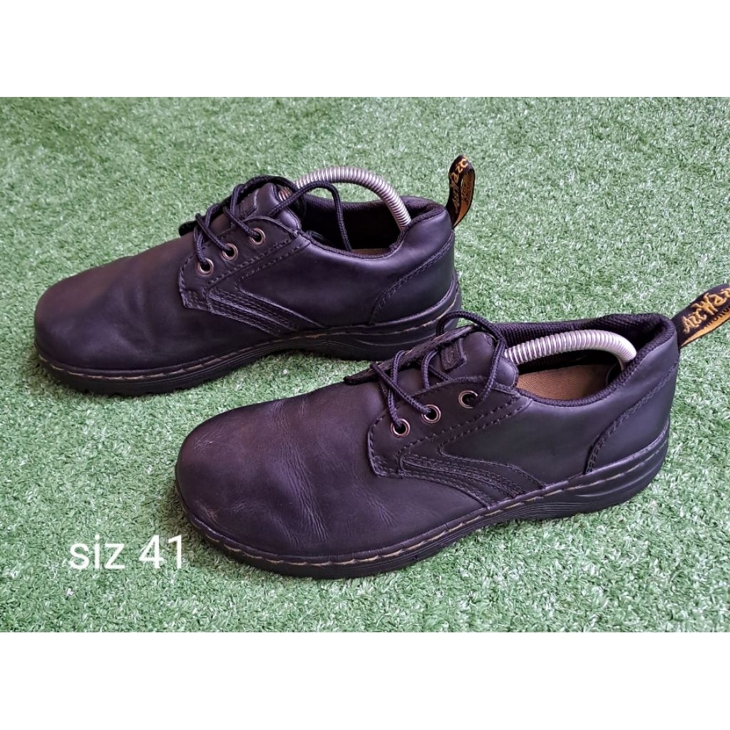 sepatu dr martin