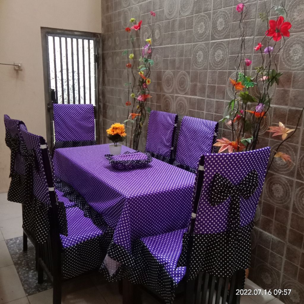 SARUNG SET 6 KURSI + TAPLAK MEJA MAKAN POLKADOT UNGU