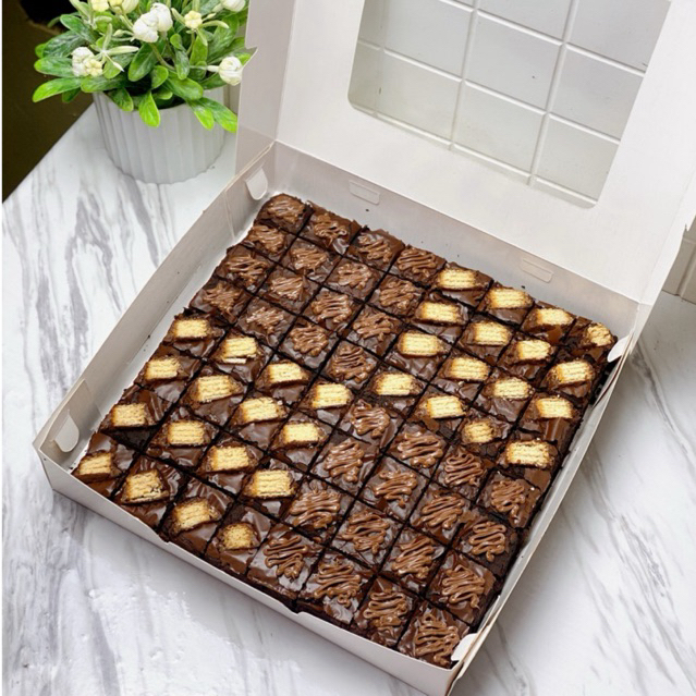 

(PO 1 HARI) Brownies Custom Topping | Fudgy Brownies Panggang | Alana Brownies