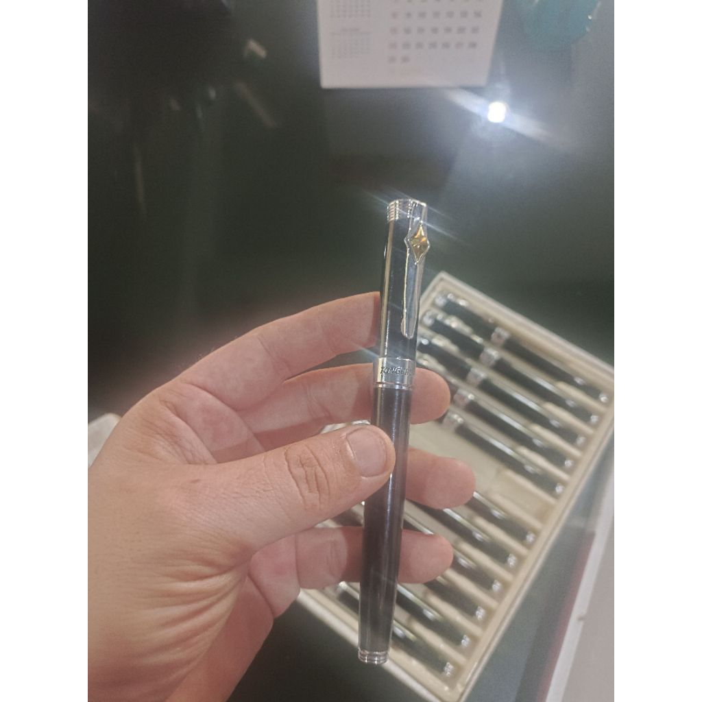 

balpen roller ball hitam / pena kantong / pena tanda tangan