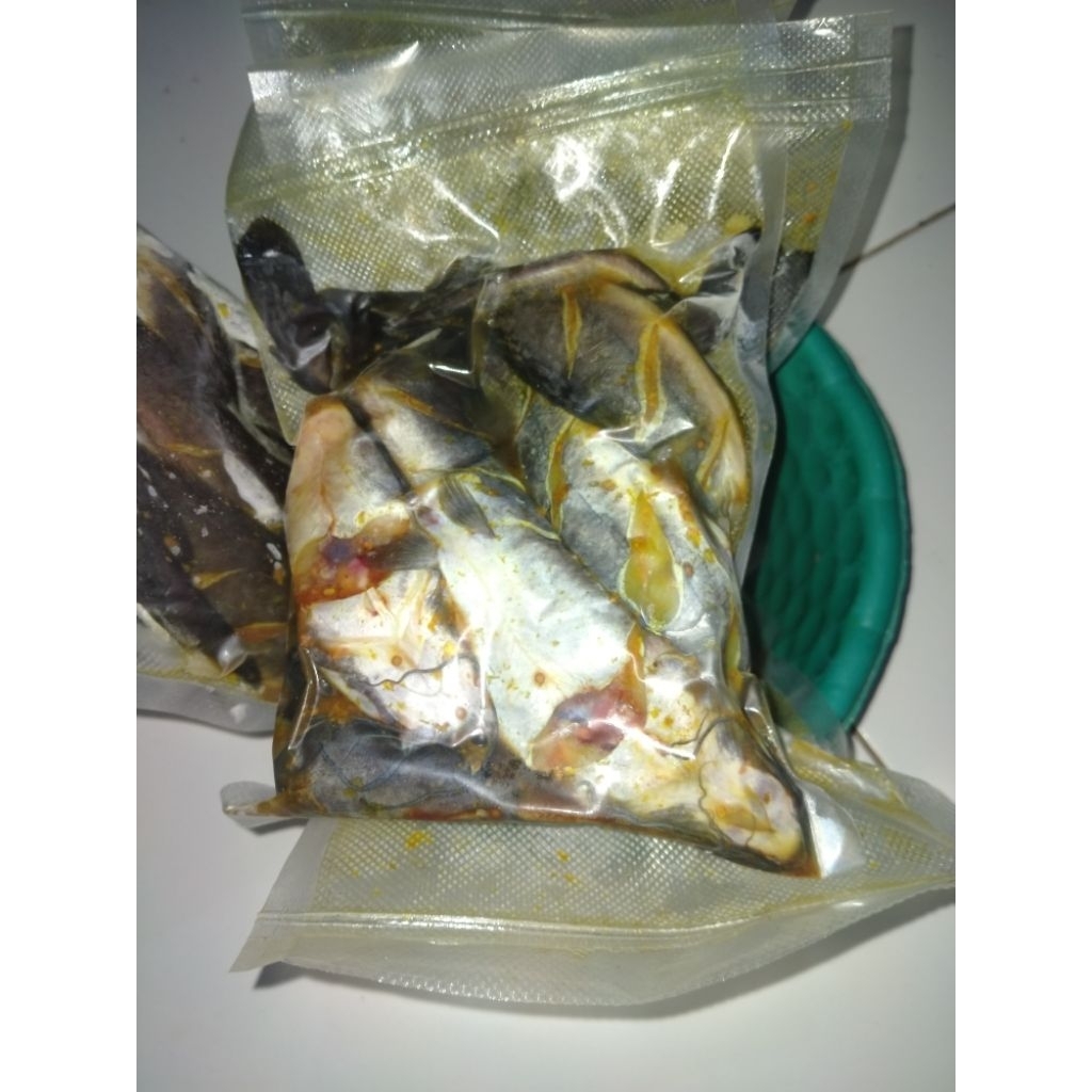 lele bumbu kuning siap goreng kemasan 500gram isi 4-6 ekor Frozen vakum