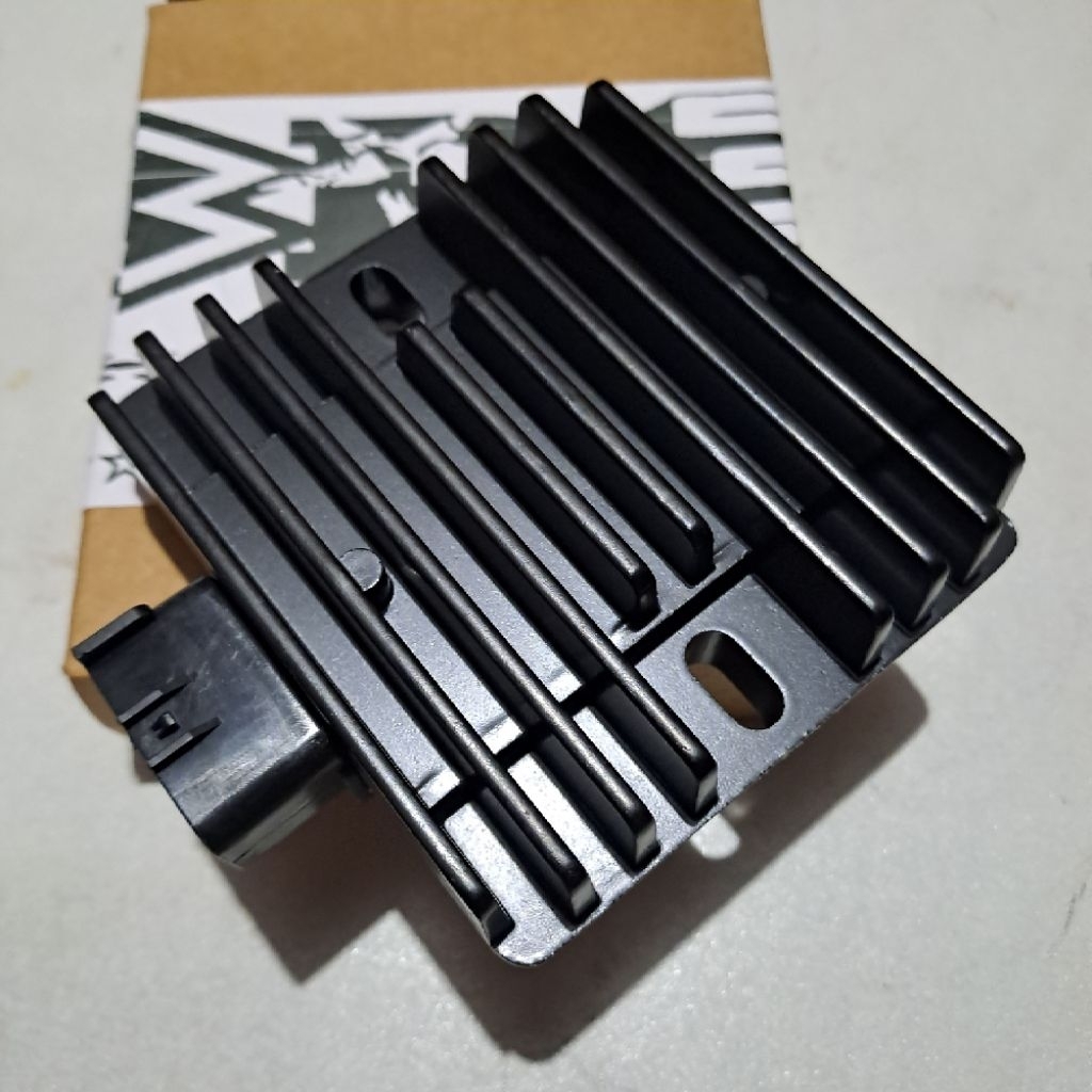 KIPROK REGULATOR SUZUKI BURGMAN 200 400 / GSX GSR 400 HIGH QUALITY