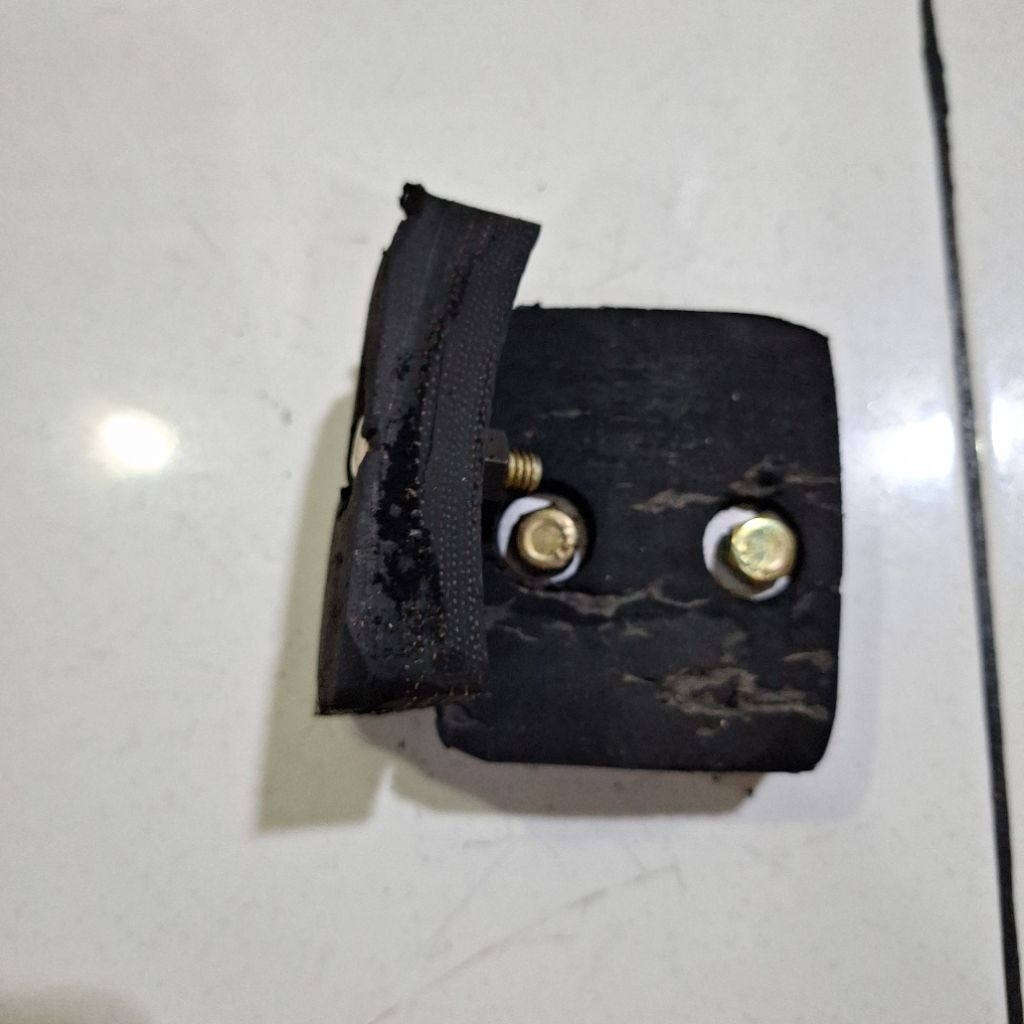 SPAREPART MOBIL KARET GANJALAN PER BANTU EXTRA DARI BAN BEKAS