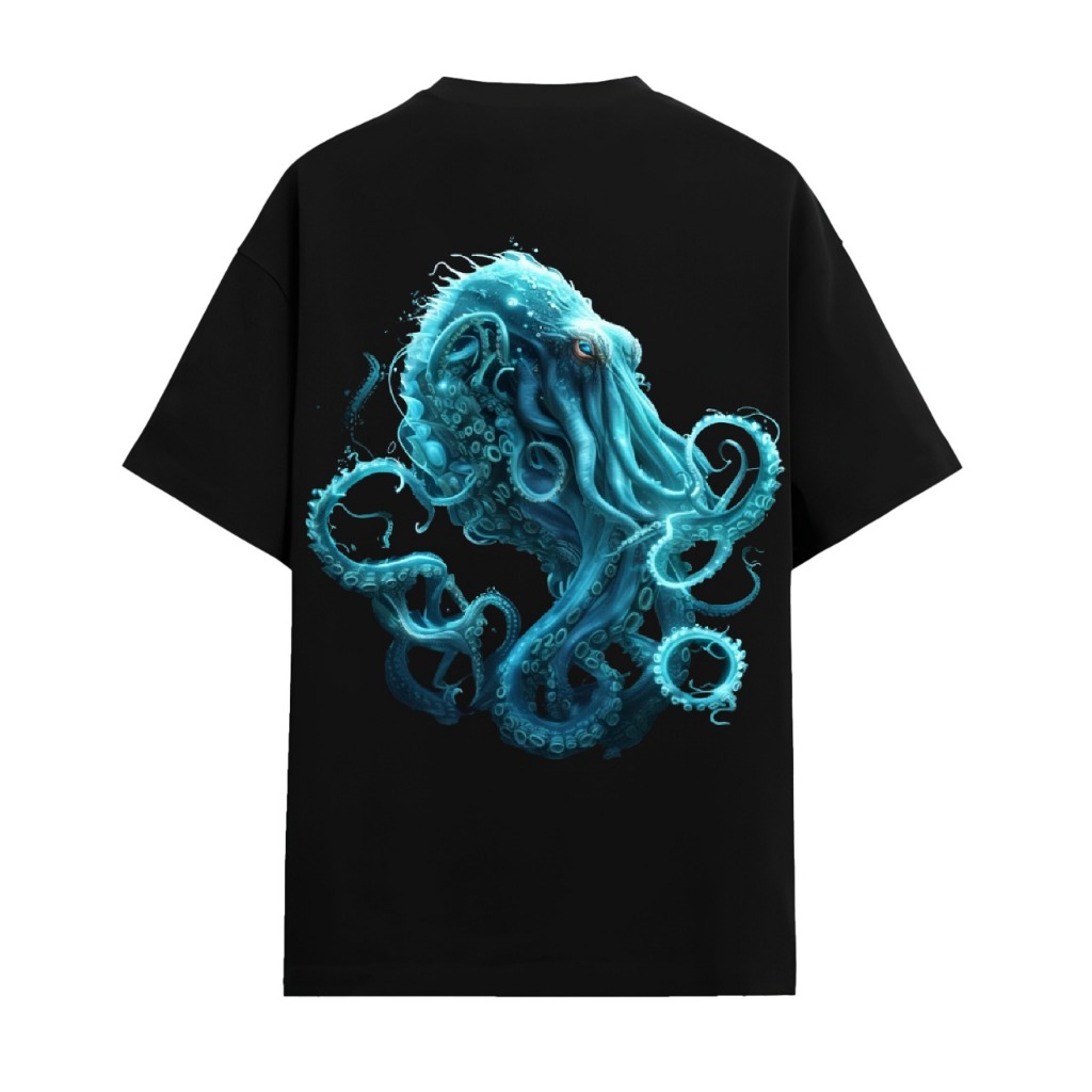 Kaos Distro Kraken Abyss – Logo Depan & Gambar Kraken Belakang | Baju Hitam Monster Laut Keren | Kao