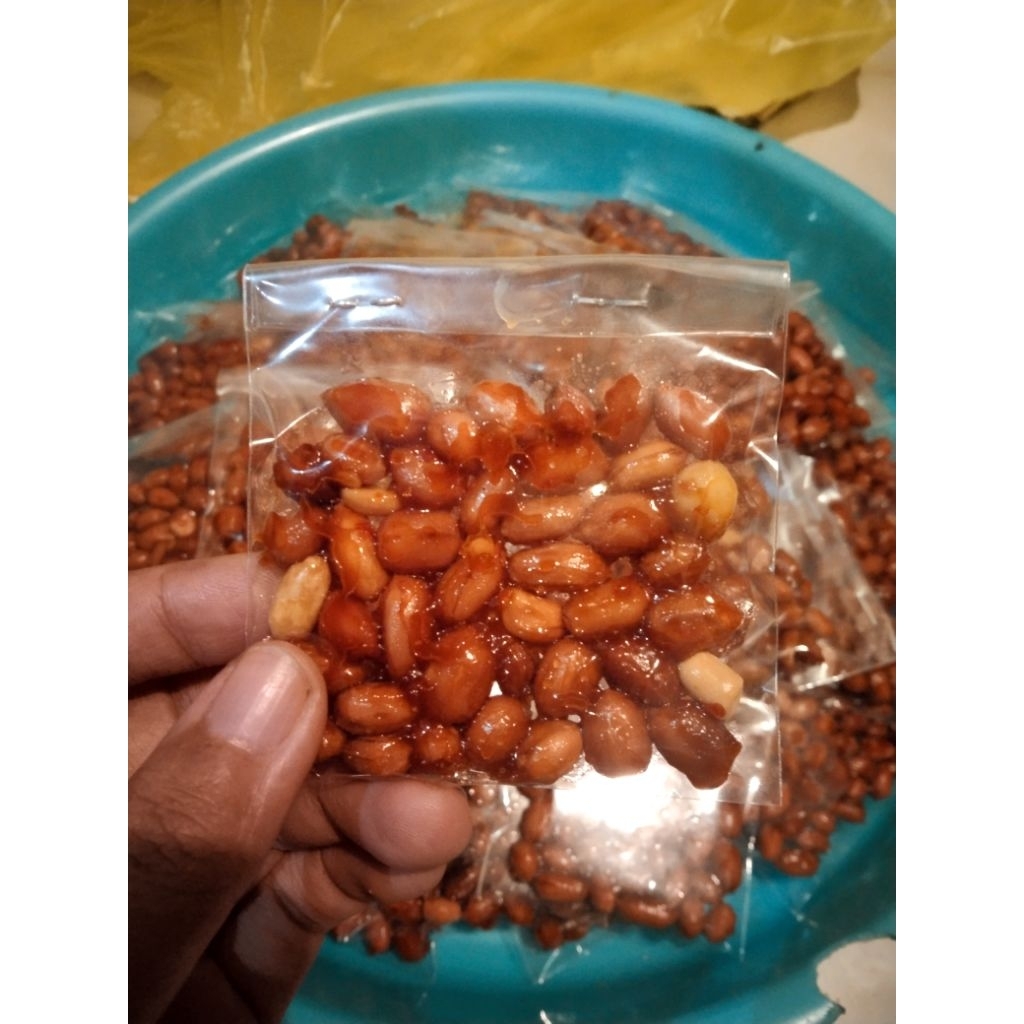 

1 Pack 180g ( 12Pcs ) Cemilan Kacang Tanah Pedas Manis