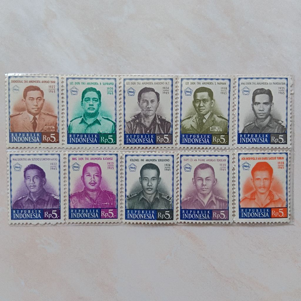 

Perangko Prangko Set Lengkap Seri Pahlawan Revolusi 1966 - YN2433