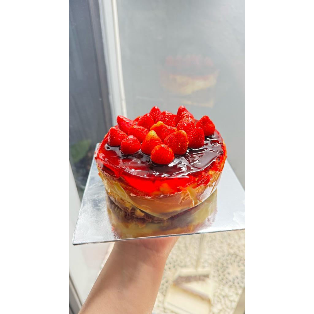 

BASQUE BURNT CHEESECAKE - STRAWBERRY LOTUS NUTELLA 16 cm
