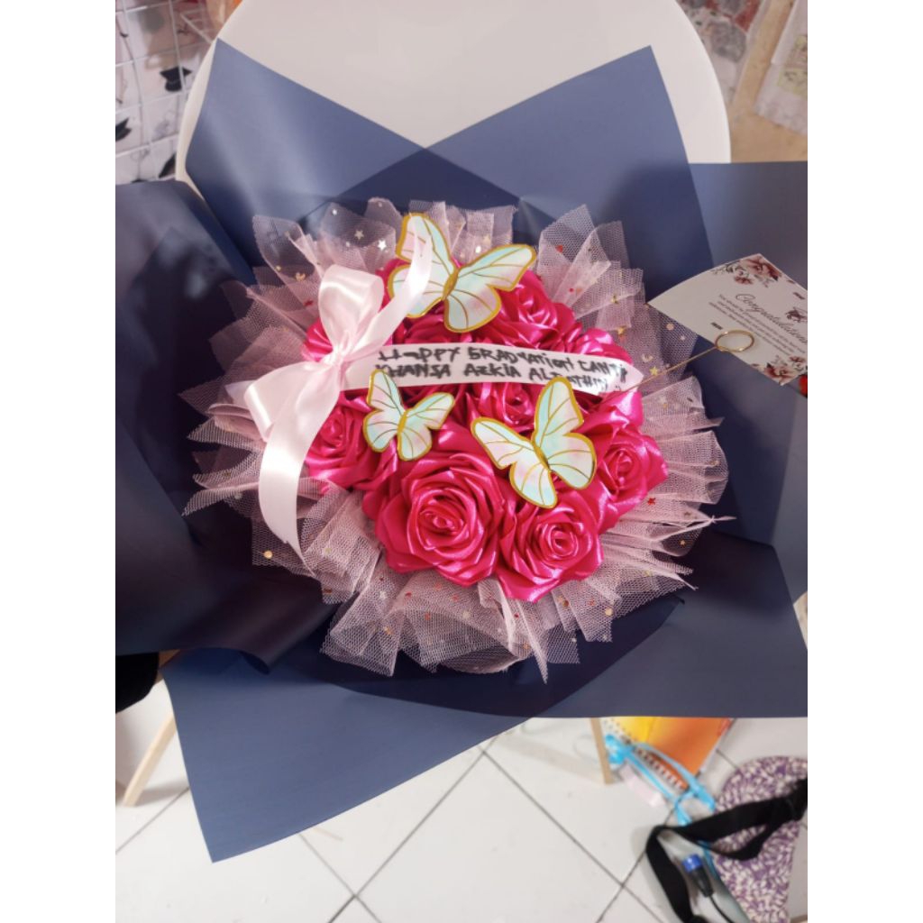buket bunga mawar satin, buket wisuda bulat, buket mawar, buket mawar satin