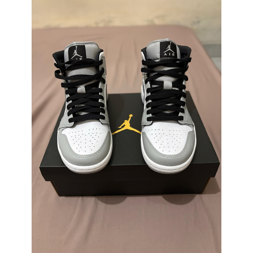 Sepatu Air Jordan 1 Mid Light Smoke Grey