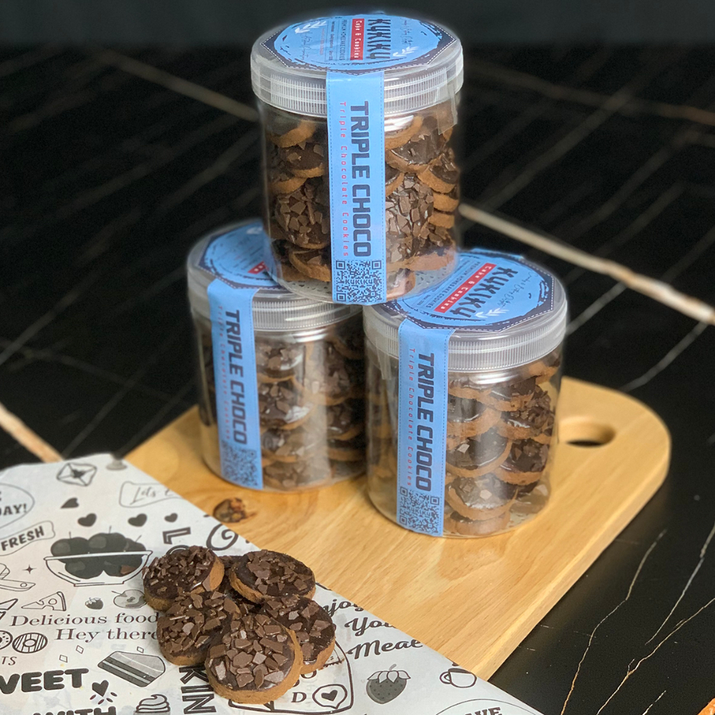 

Kukiku Triple Choco Cookies Kue Kering Premium Butter Toples 600 ml 320 gram