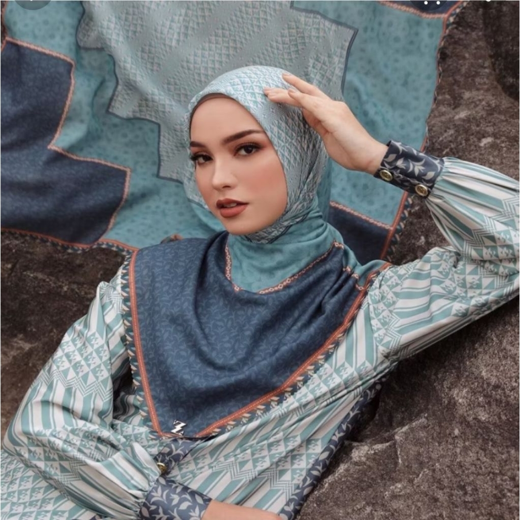 zaskia sungkar scarf