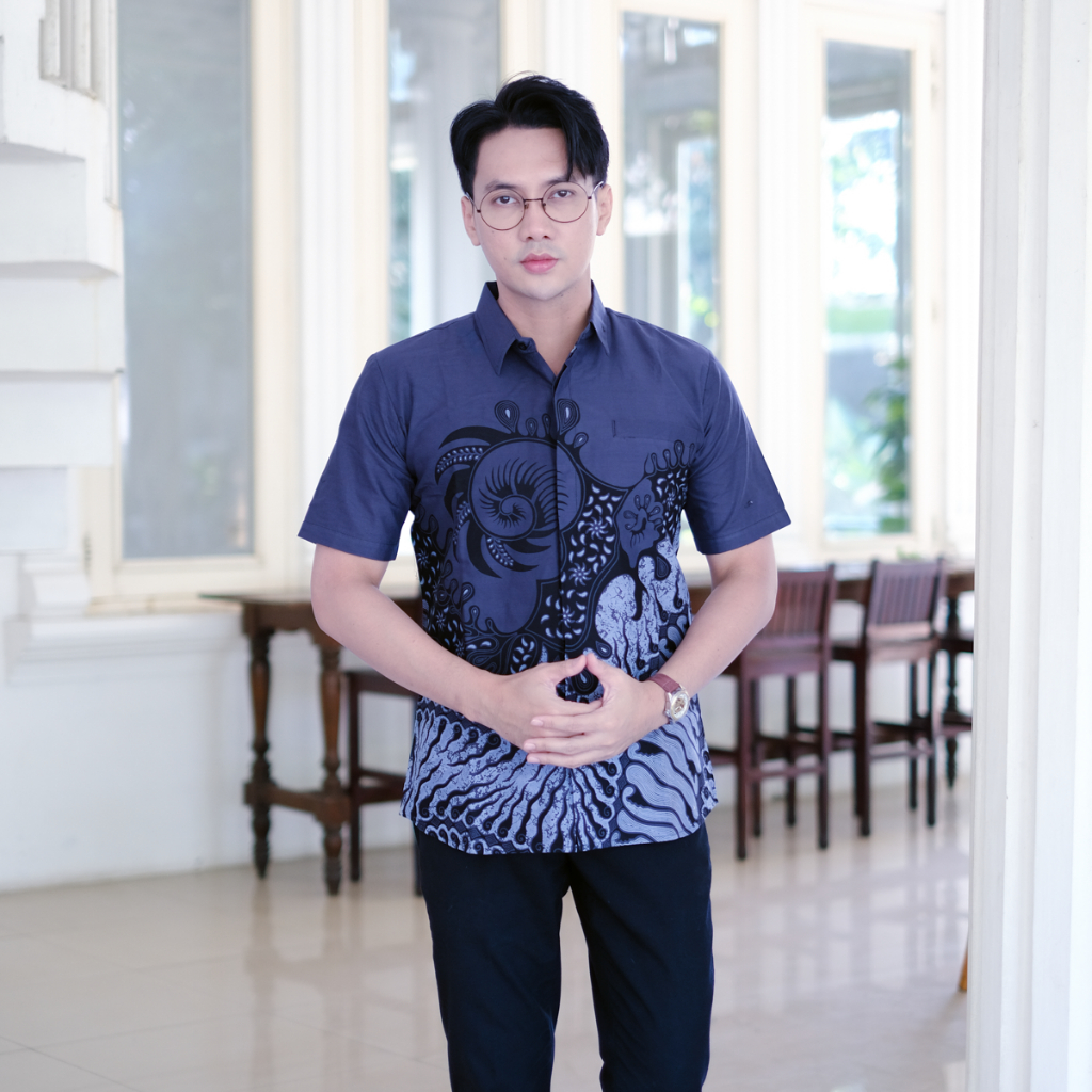 Batik Rayyanka Motif Notonegoro Abu Kemeja Batik Pria Lengan Pendek / Batik Pria Lengan Pendek