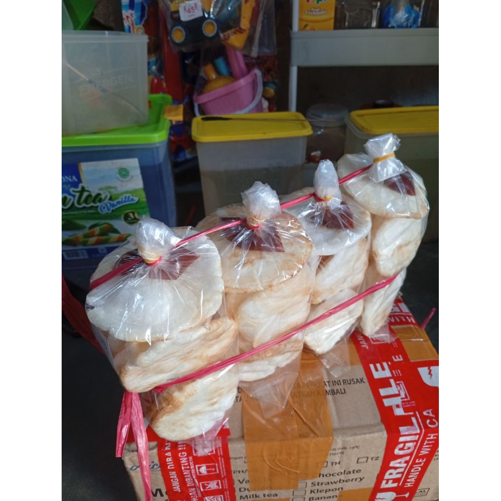 

Kemplang Panggang Ikan Asli Khas Lampung isi 4 Bungkus Murah Enak dan Gurih packing kardus dan bubble wrap