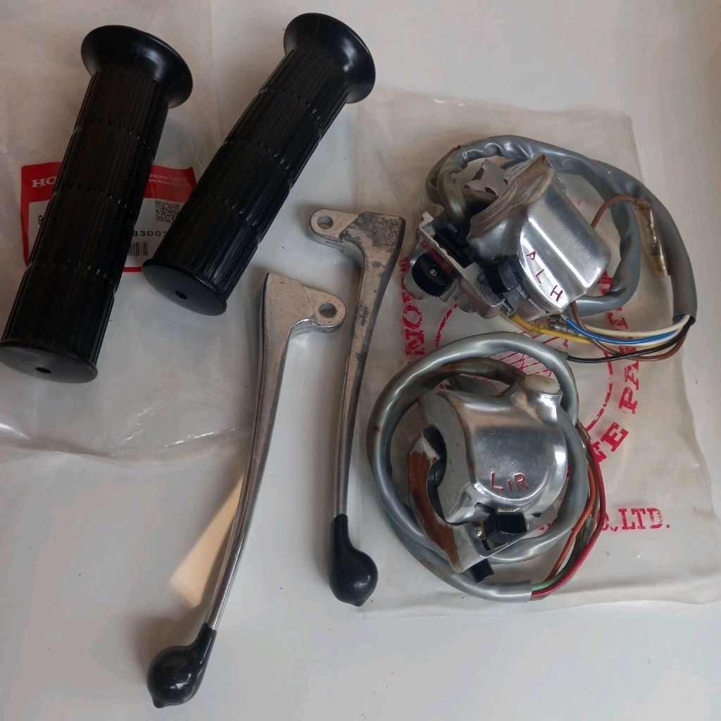 Holder saklar handgrip kanan kiri abu ori original NOS s90 cb 100 125 cb100 cb125 cb125s s90z benly