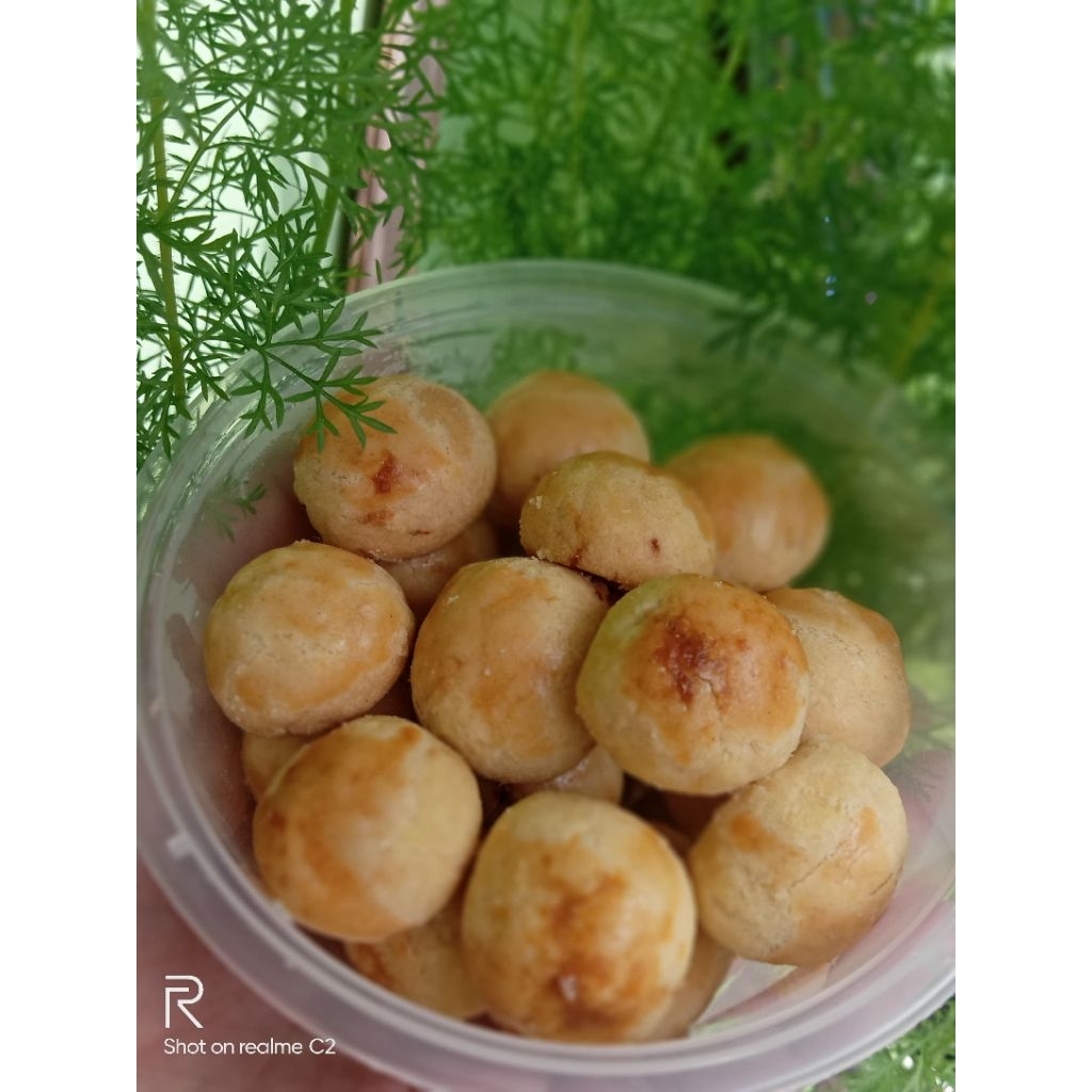 

kue kering isi selai nanas