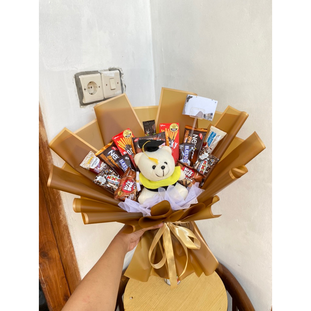 

Buket Graduation Mix snack Pocky Boneka Toga atau Boneka Beruang