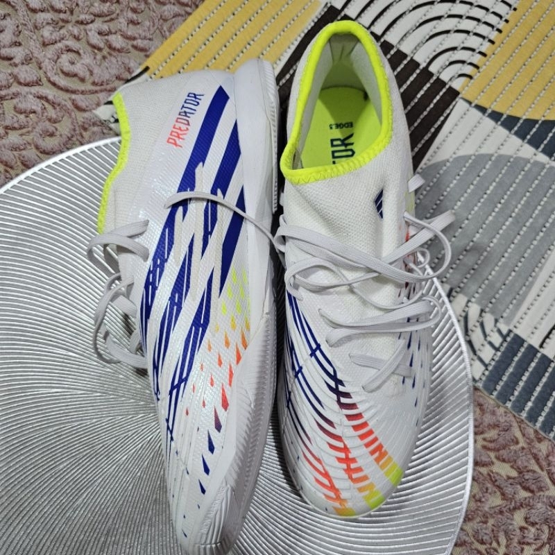 Sepatu Futsal ADIDAS PREDATOR 42,5 putih
