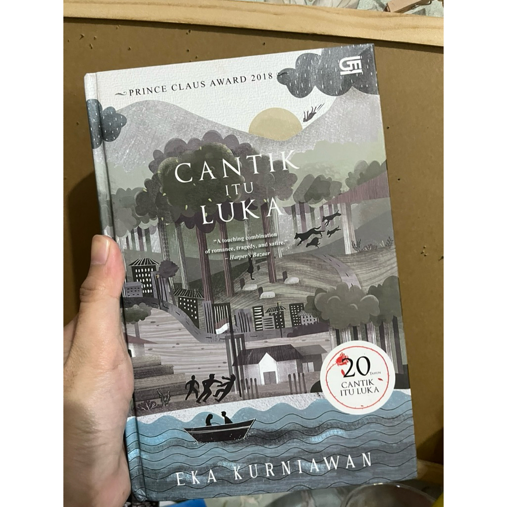 Cantik itu luka hard cover hijau preluv
