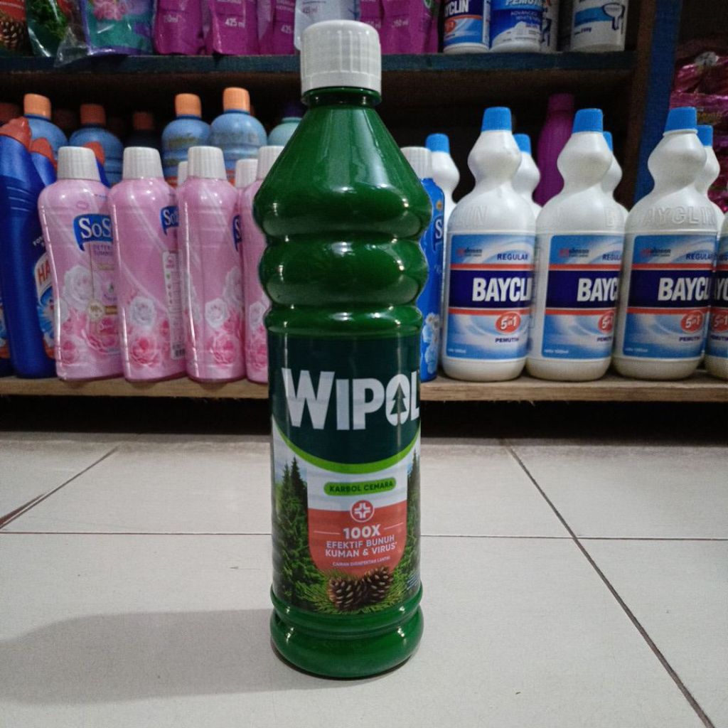 Wipol Karbol Cemara Botol 750 ml