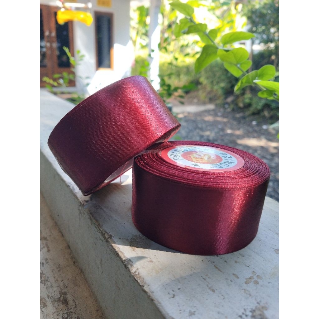 

pita satin marun ukuran 4cm/panjang 18meter/1 roll