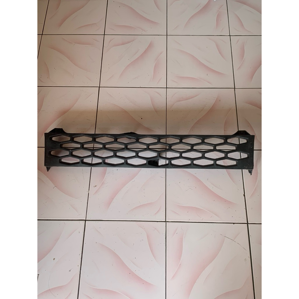 GRILL DEPAN DAIHATSU CHARADE G11 1983-1984