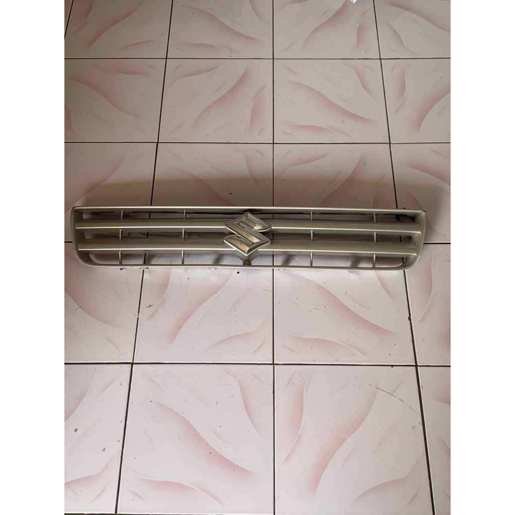 GRILL DEPAN SUZUKI APV LAMA + LOGO