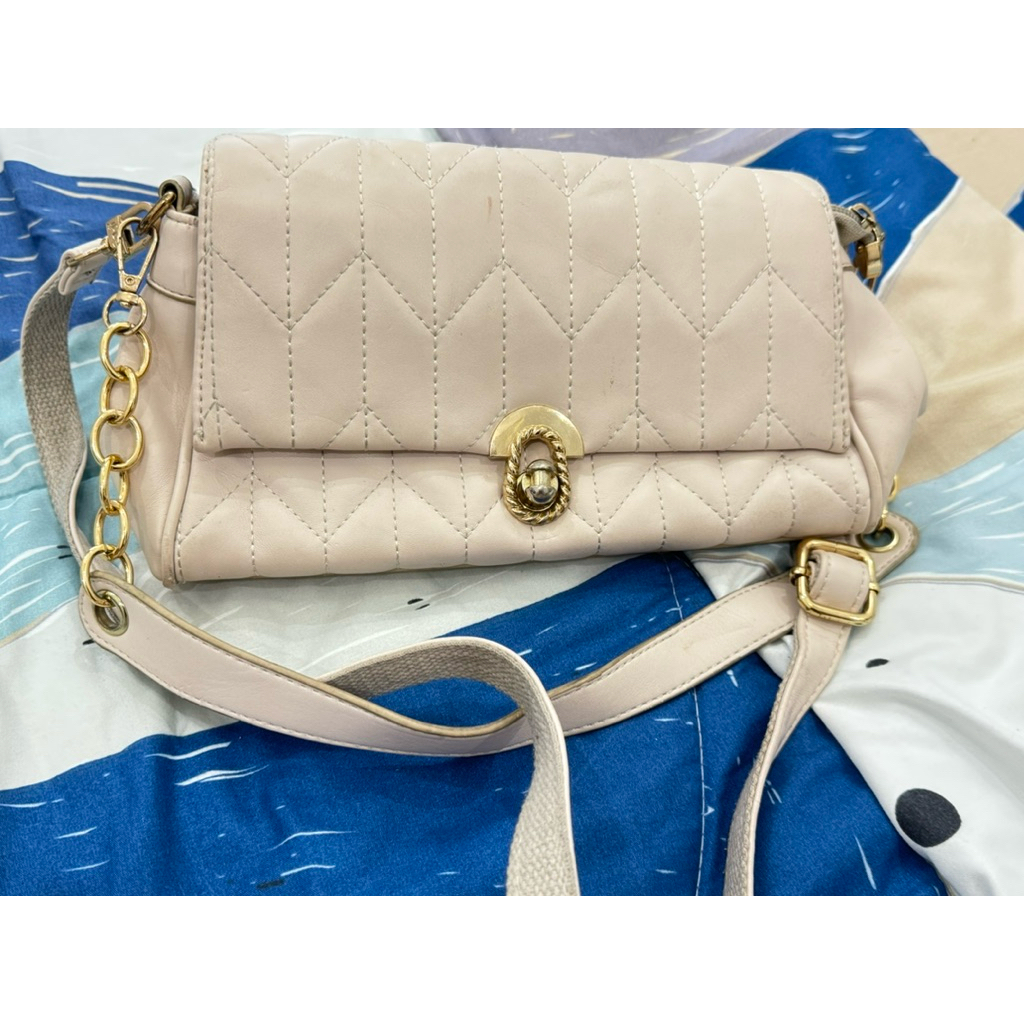 Prelov En-Ji tas wanita