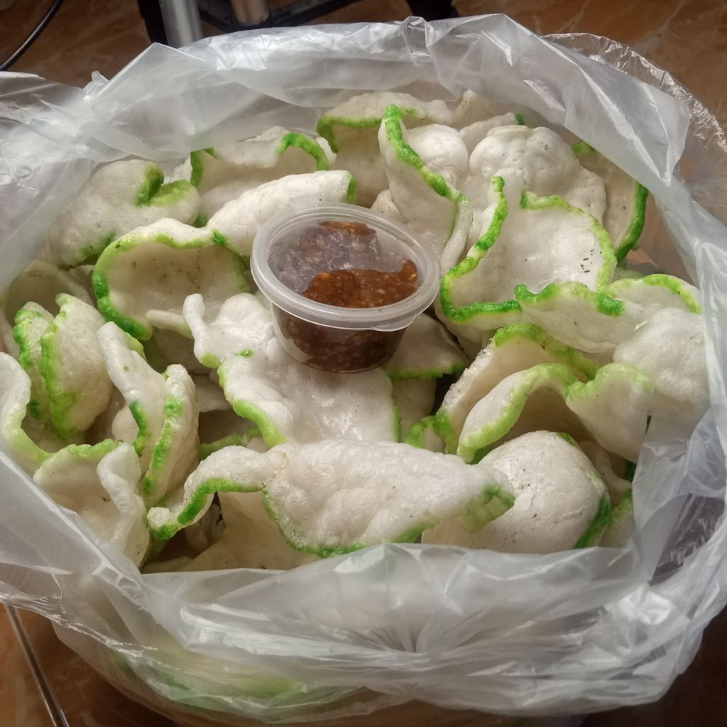 

(GRATIS sambal kacang) Kerupuk bawang gurih sudah digoreng 250g/krupuk uping khas kediri