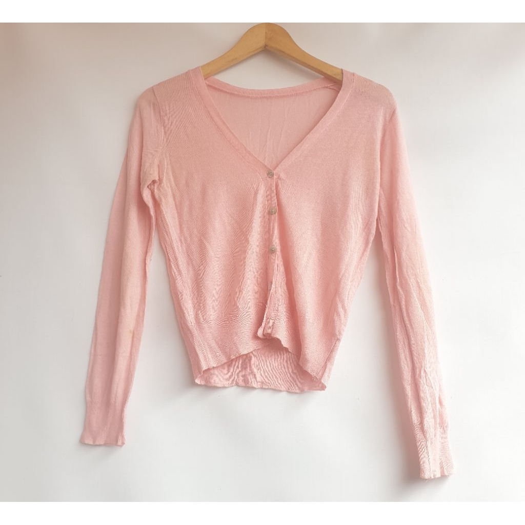 Cardigan Crop Top Rajut Soft Knit Tipis Baby Pink Wanita Outer Kancing Like New Preloved PL Prelove