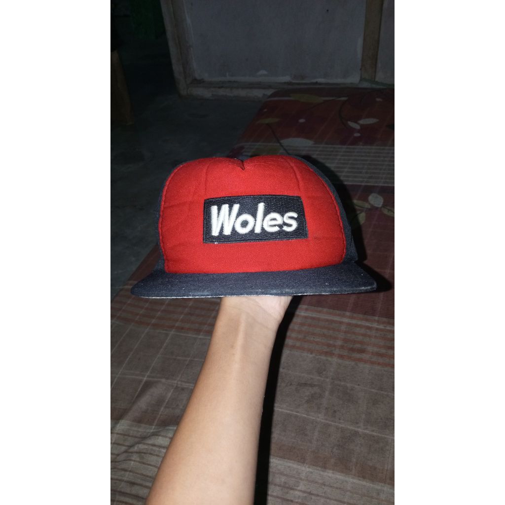 topi woles bekas