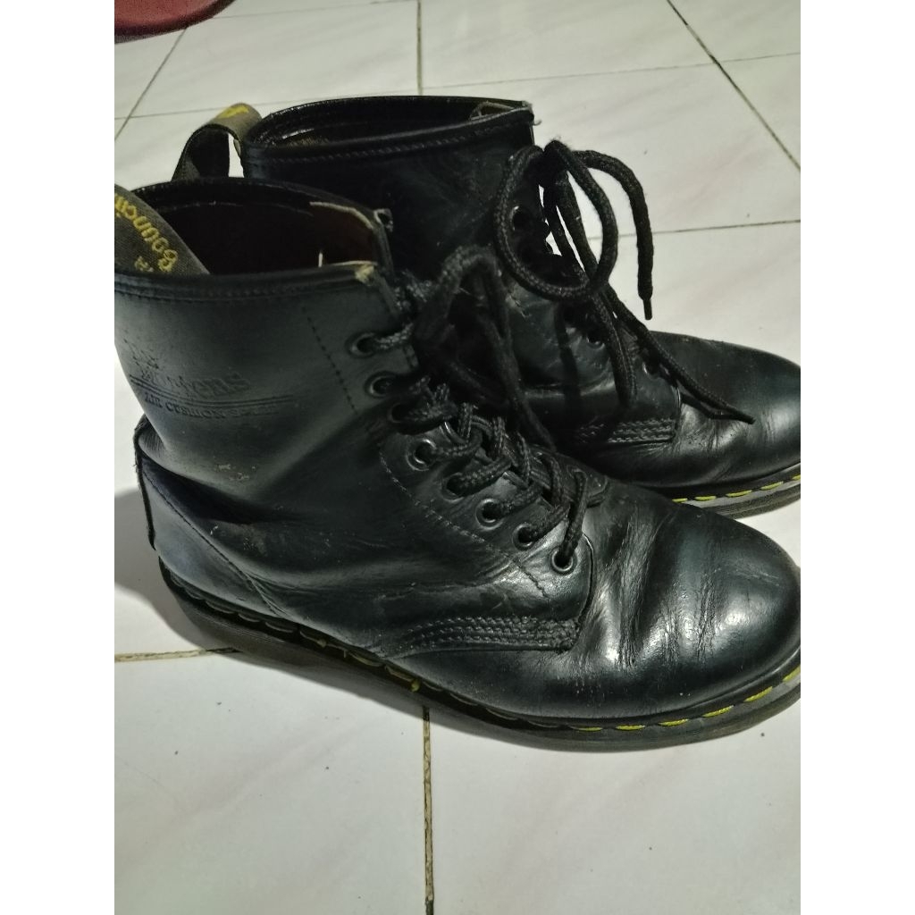 sepatu dr marten