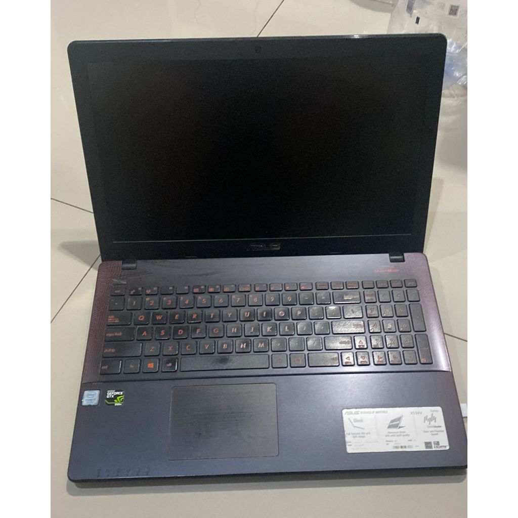 Laptop Asus Gaming baby ROG X550VXK Cor i7-7700HQ RAM 8GB/256 SSD Nvdia GTX950M Layar 15