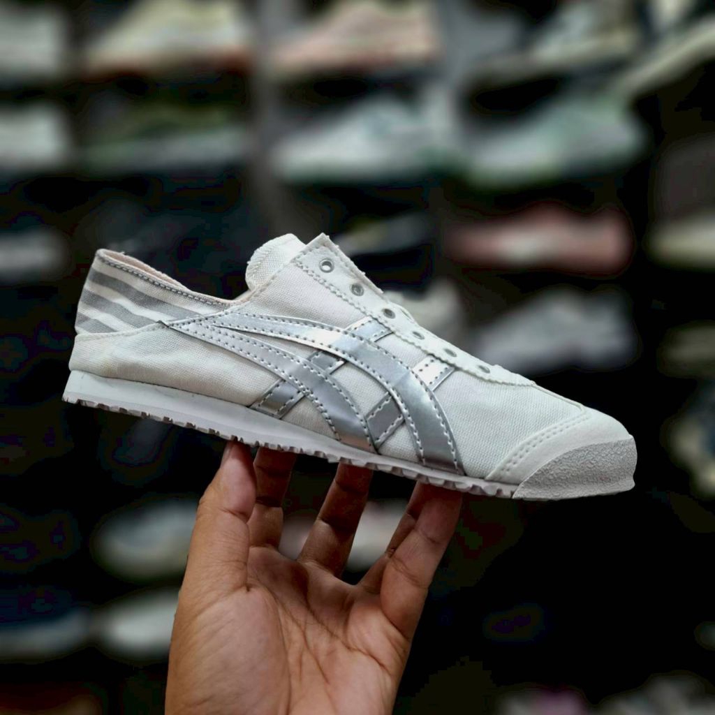 Sepatu Onitsuka Tiger paraty cewek putih silver