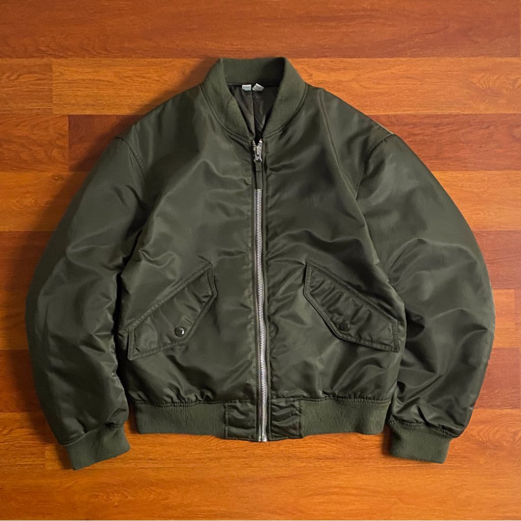 Uniqlo U bomber jacket ( S - M ) pria