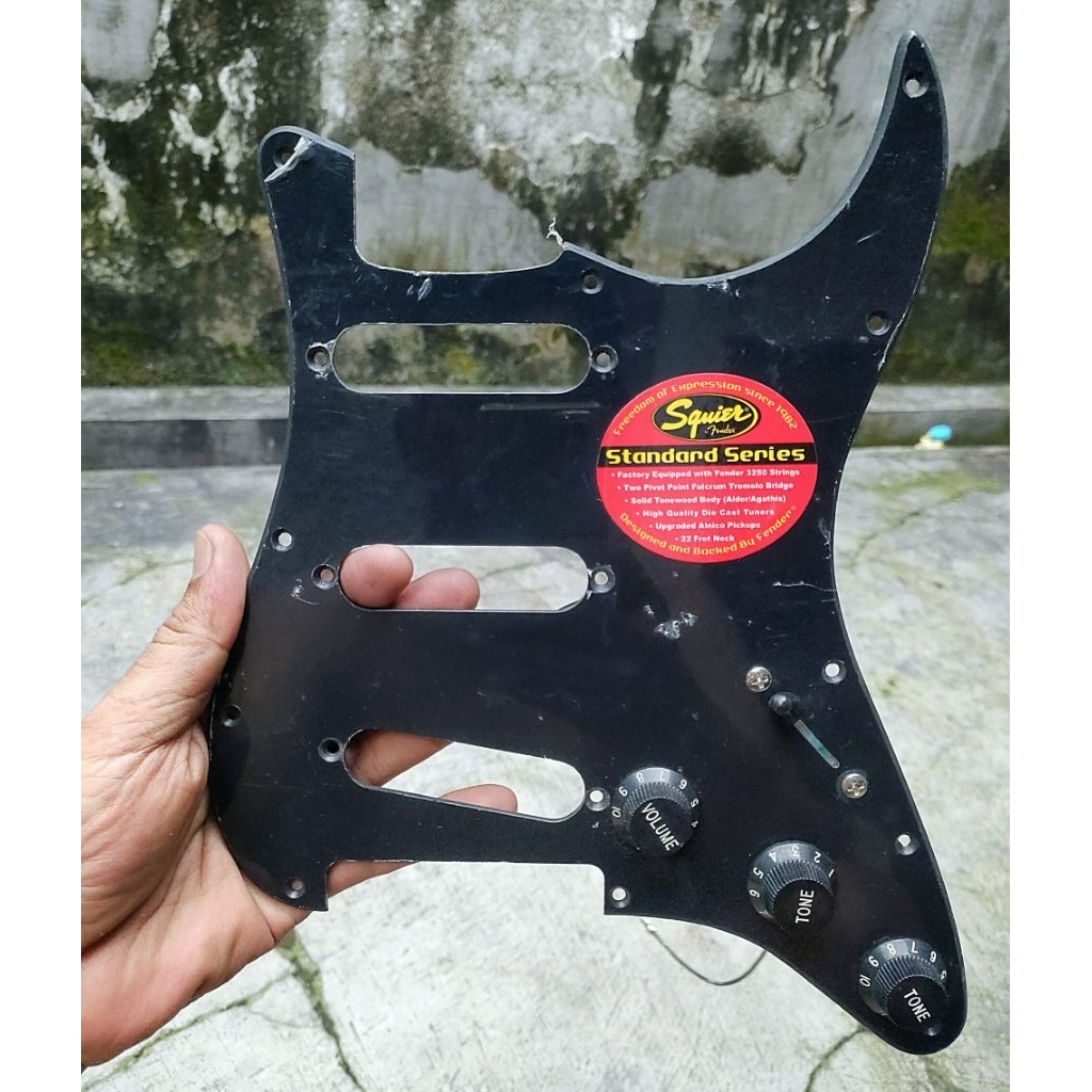 Pickguard plus Wiring Gitar fender Squier Original Konfigurasi sss hitam