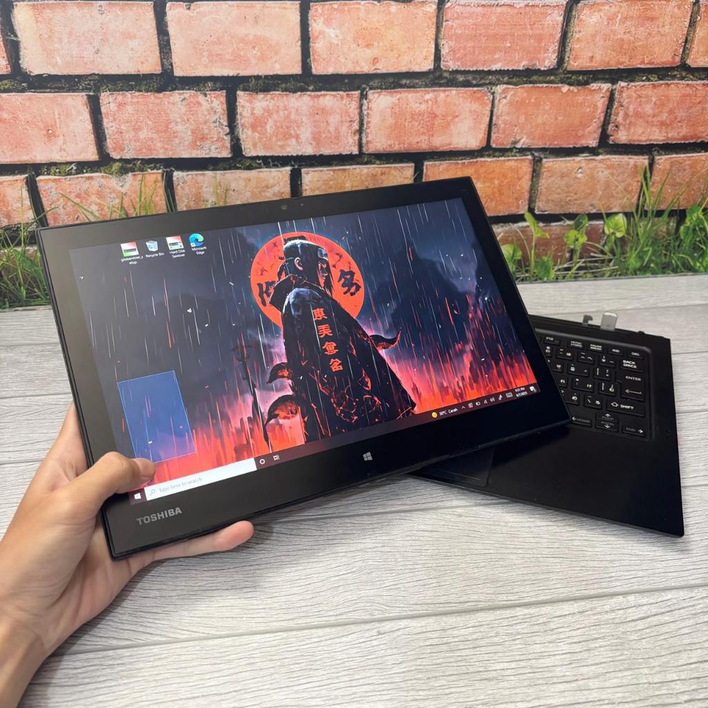 Laptop Tablet 2in1 Toshiba R82 Dynabook Touchscreen 8GB Core M5 | M7