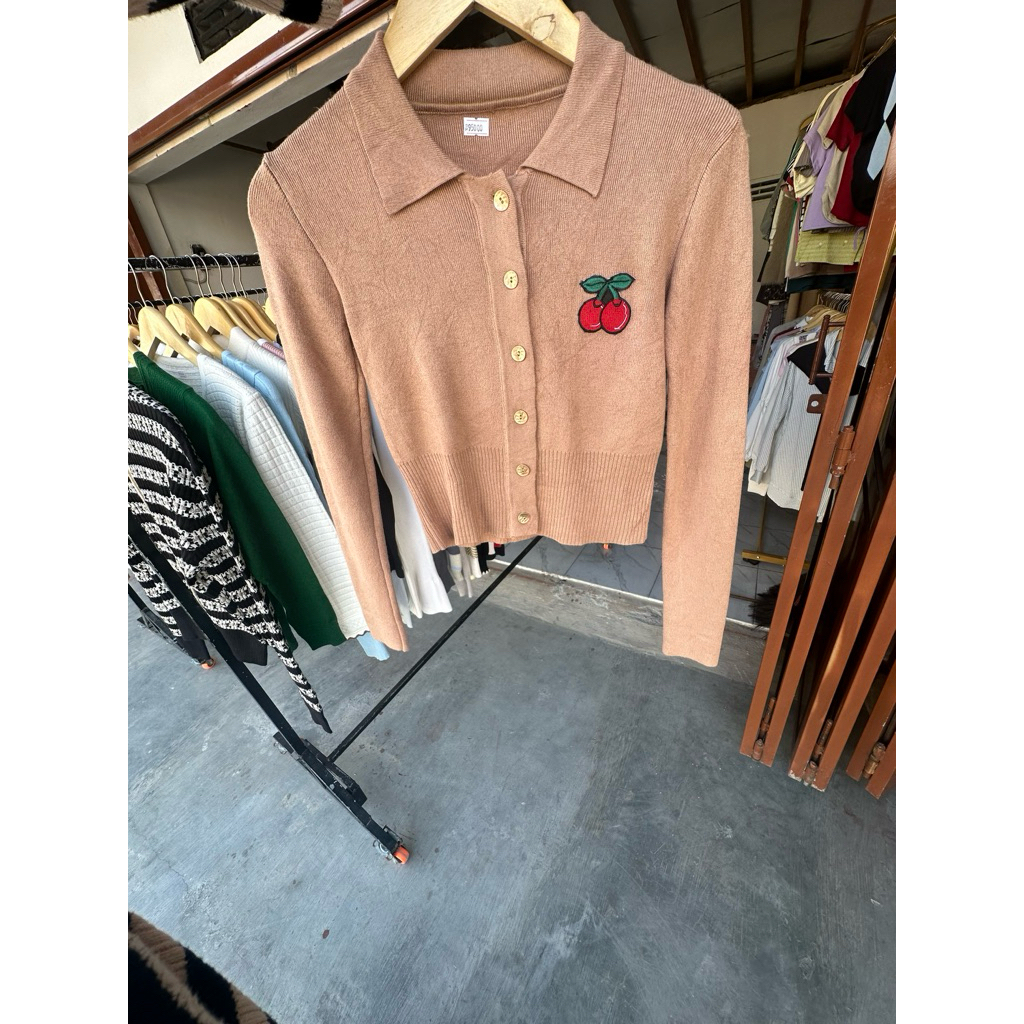 

Cardigan Cherry
