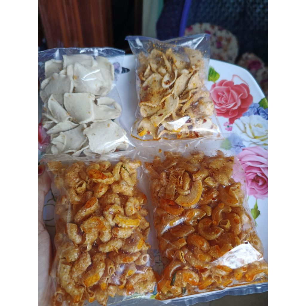 

cemilan mix basreng chili oil, makaroni bantet.. makaroni kriuk