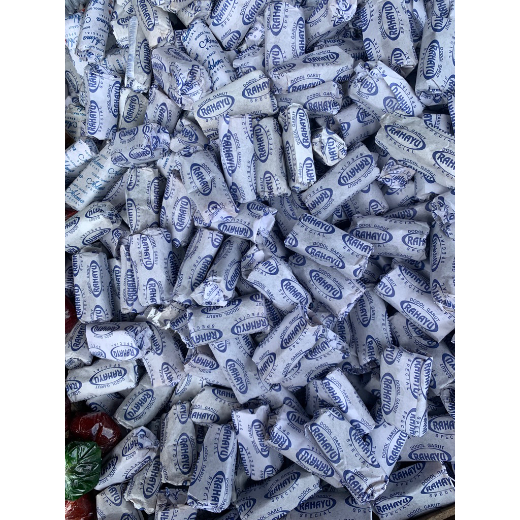 

Dodol silegit asli garut cocok dimakan bareng teh anget