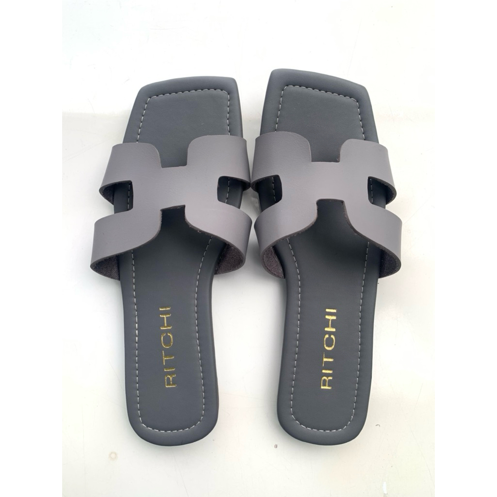 sandal flat H wanita OOTD kekinian | Sandal flat empuk | Sandal kekinian murah | Sandal flat modern