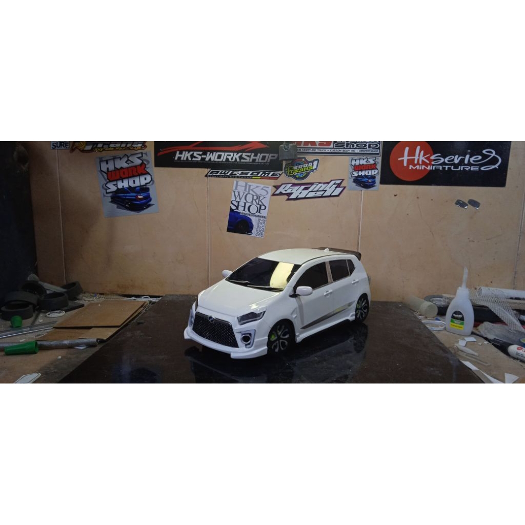 Miniatur mobil axia/ayla skala 14