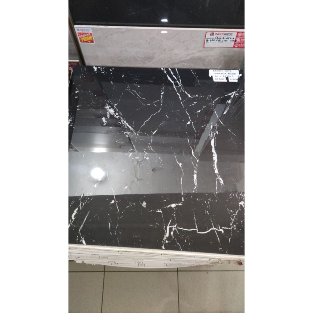 Granit Cove Fantasia Black 60x60 kw1/Dus (kilap)