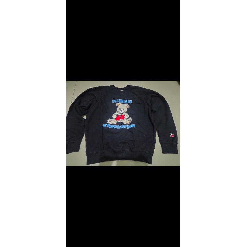 crewneck kirsh hitam