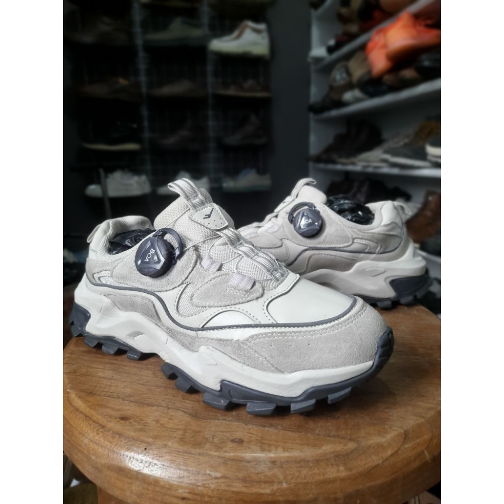 Sepatu outdoor hiking trailrun boa PROSPECS size 40,5