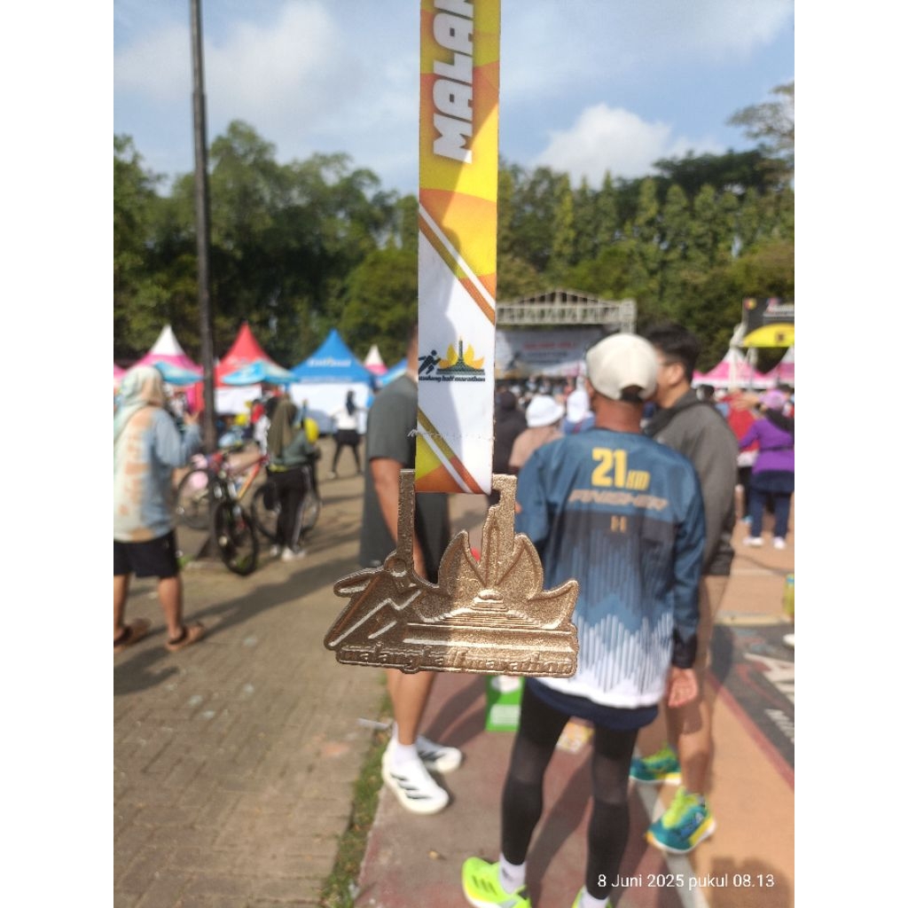 Medali Finisher 21 K Malang Half Marathon