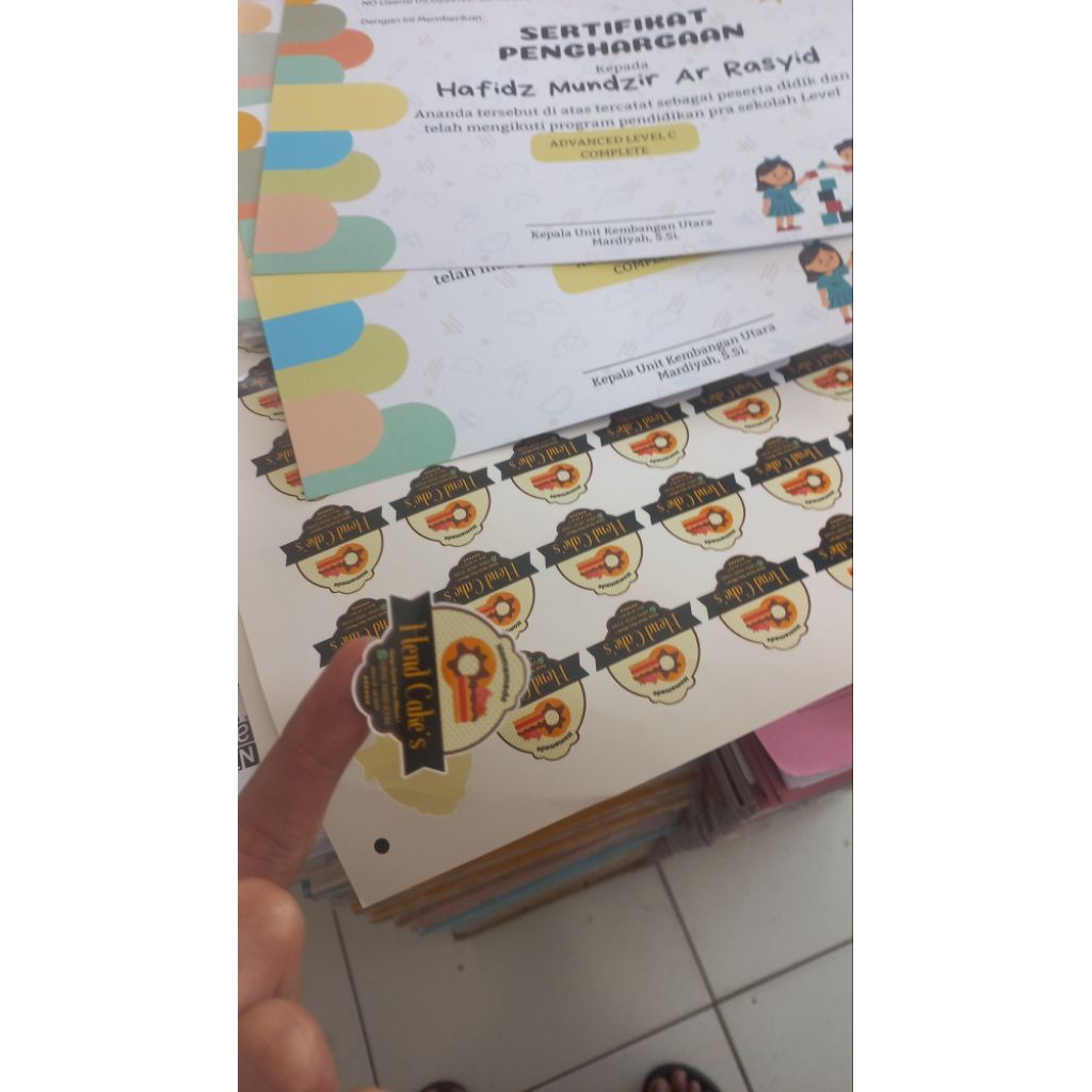 

Cetak Stiker Label Cutting Stengah Putus