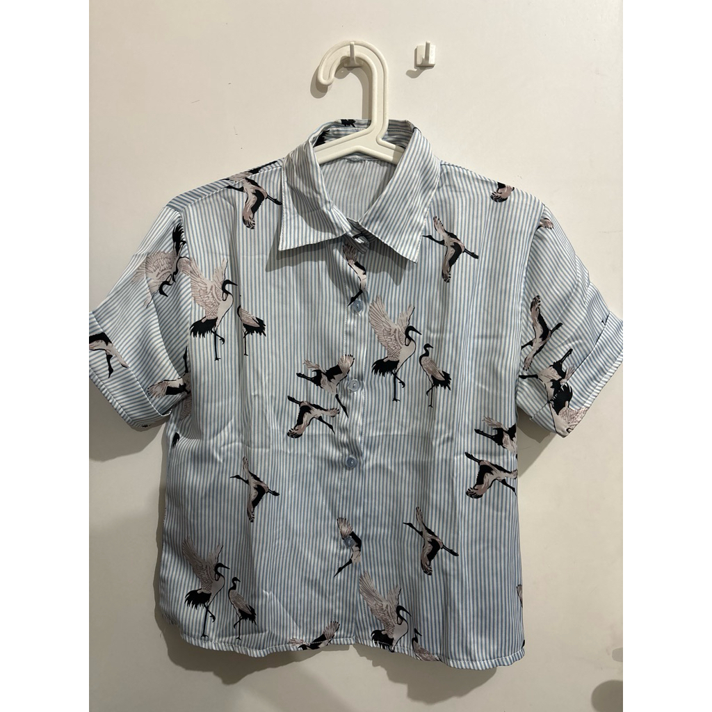 atasan kemeja preloved biru muda motif garis