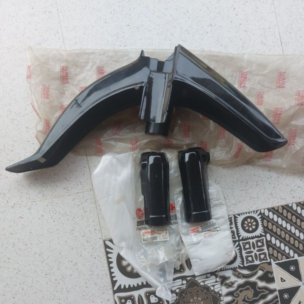 spakbor slebor set cover tutup kupingan shock  depan force 1 f1z force1 poswan 3XA-F1511-00-33 3XA-F