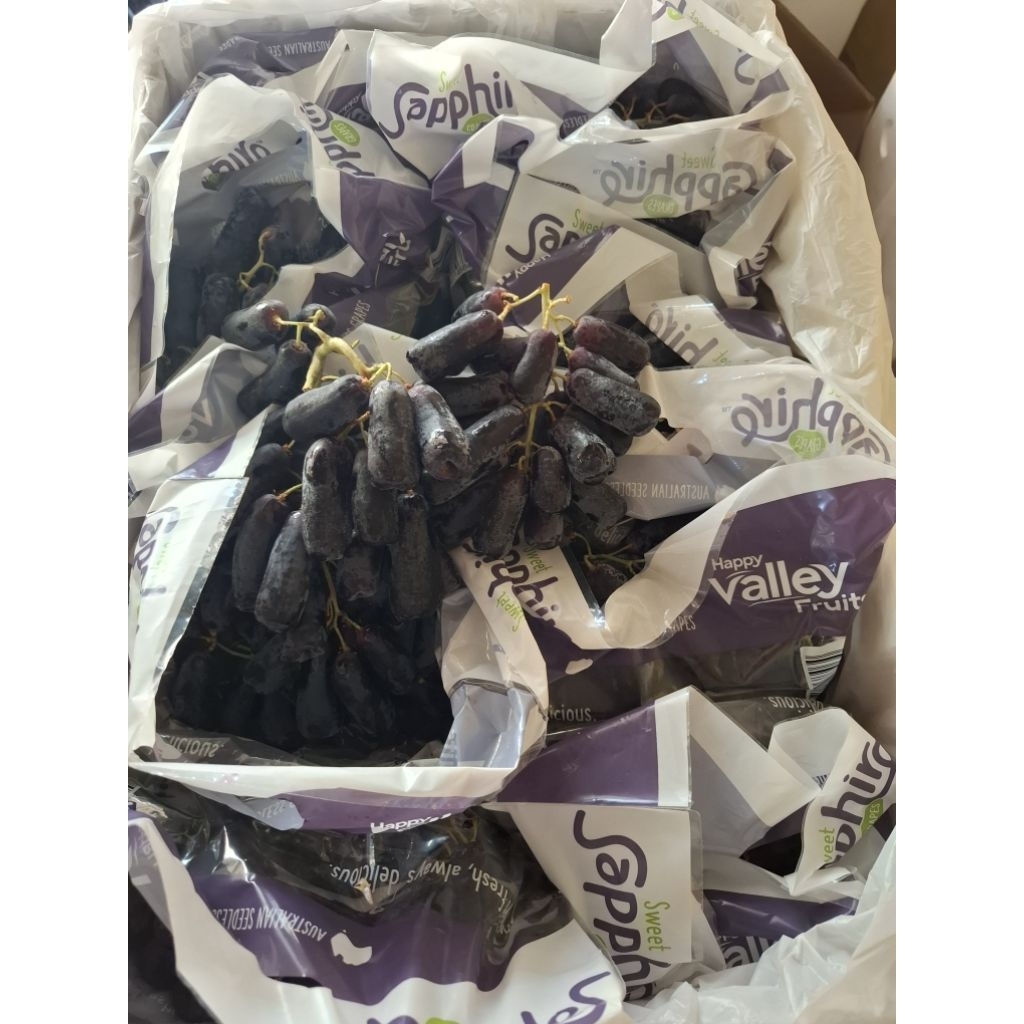 

ANGGUR HITAM LONJONG MANIS TANPA BIJI /BLACK SEADLESS GRAPES